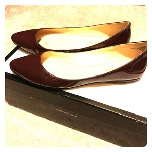Cute Wine Colored Nine West Flats .... Size 5💃